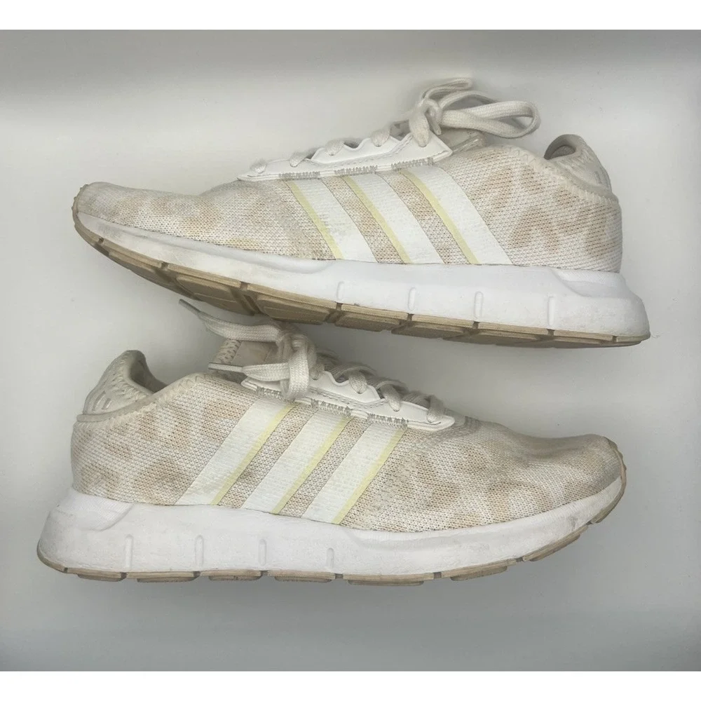 adidas Swiftrun Women's Athletic Sneakers White/Gold Size 7.5‎ Excellent